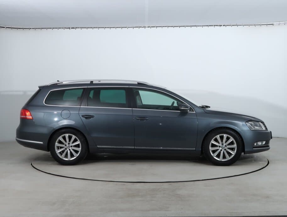 2013 Volkswagen Passat - 8