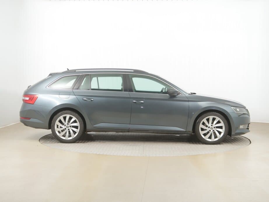 2016 Škoda SUPERB - 8