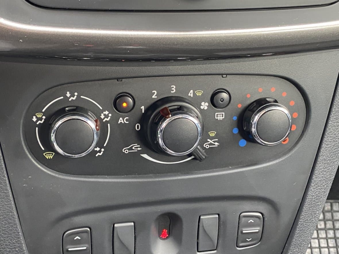 2014 Dacia LOGAN - 27