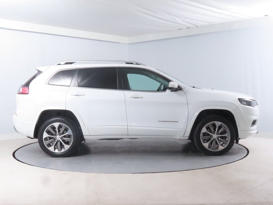 2019 Jeep CHEROKEE - 8