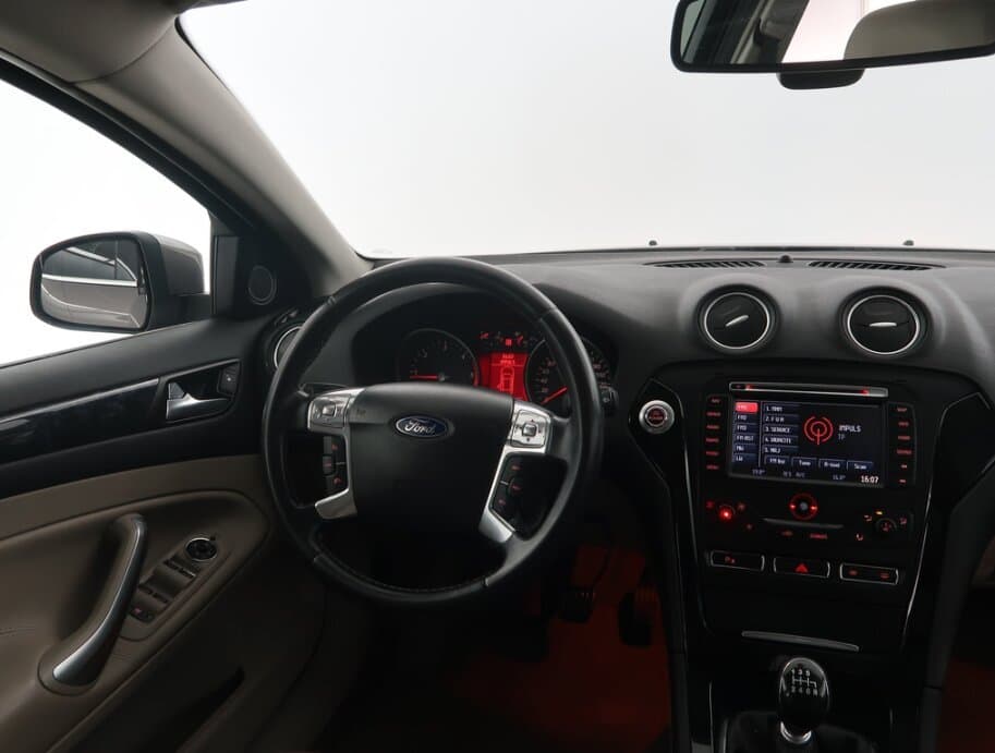 2011 Ford MONDEO - 9