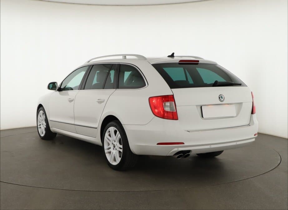 2011 Škoda SUPERB - 5