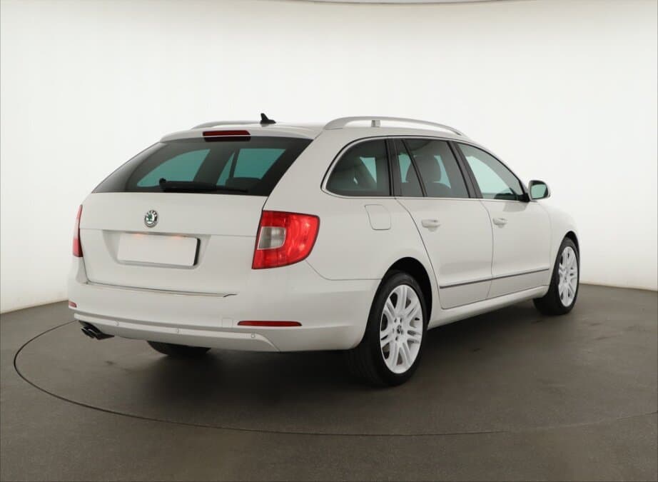 2011 Škoda SUPERB - 7