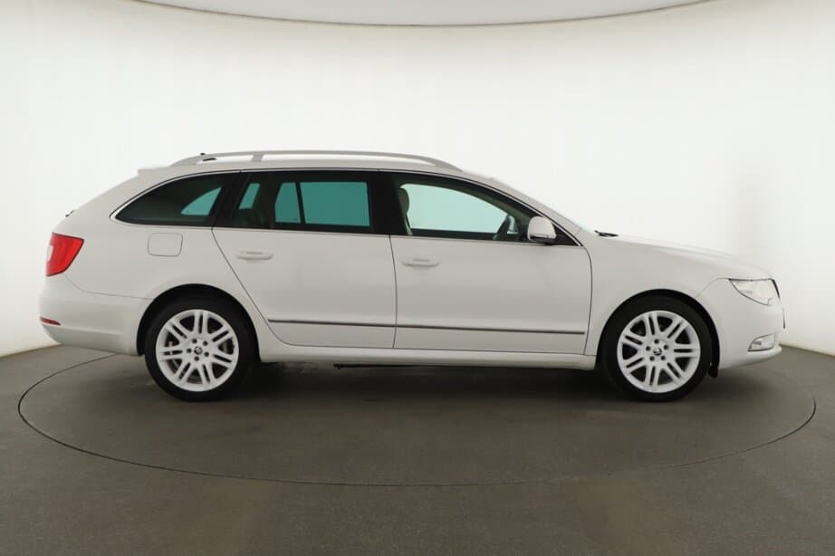 2011 Škoda SUPERB - 8
