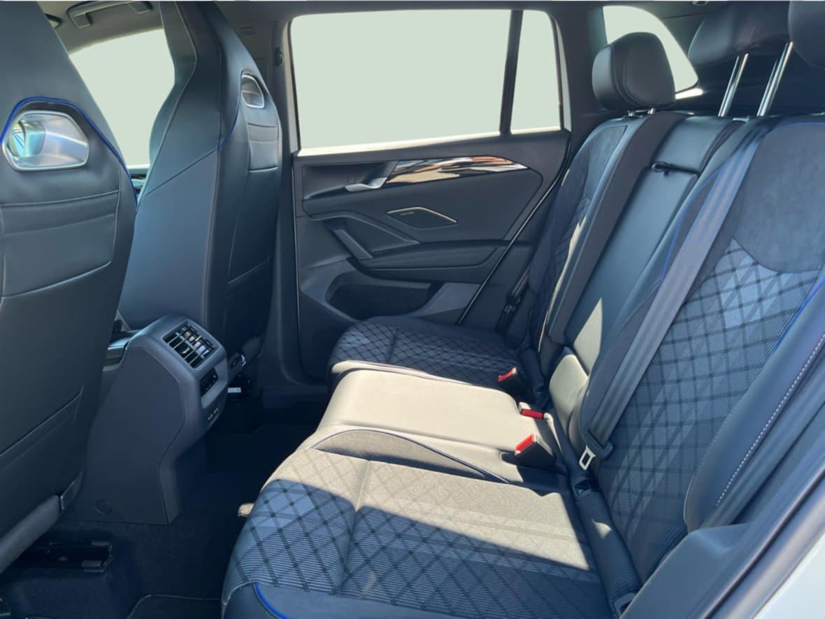 2025 Volkswagen Tiguan - 12