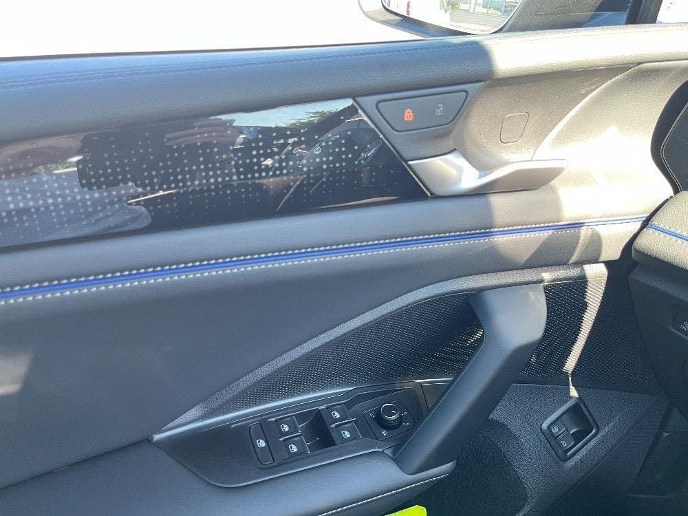 2025 Volkswagen Tiguan - 18