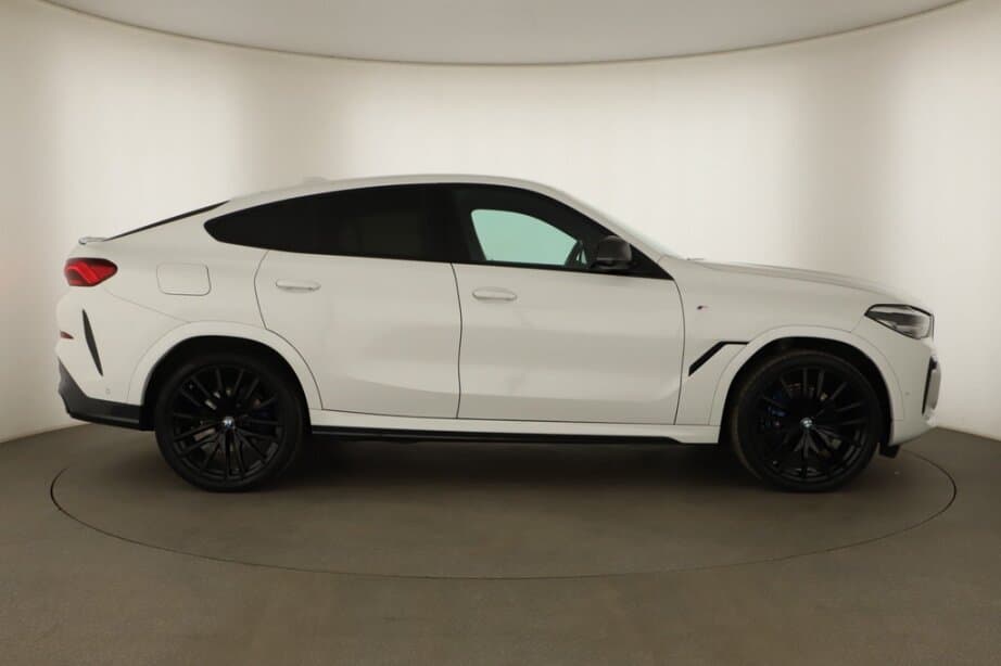 2022 BMW X6 - 8