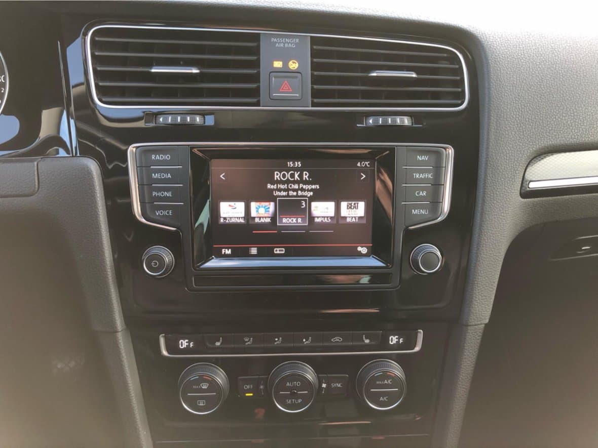 2013 Volkswagen Golf - 19