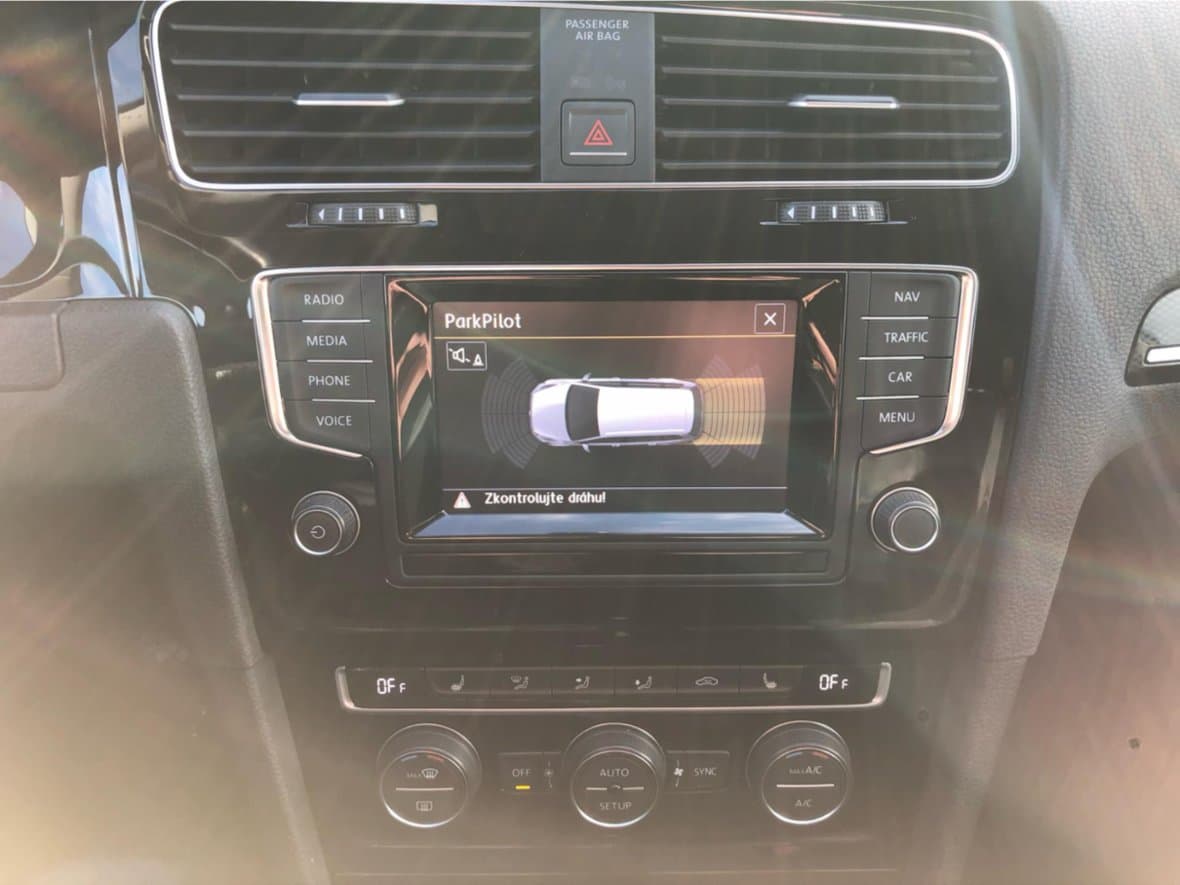 2013 Volkswagen Golf - 20