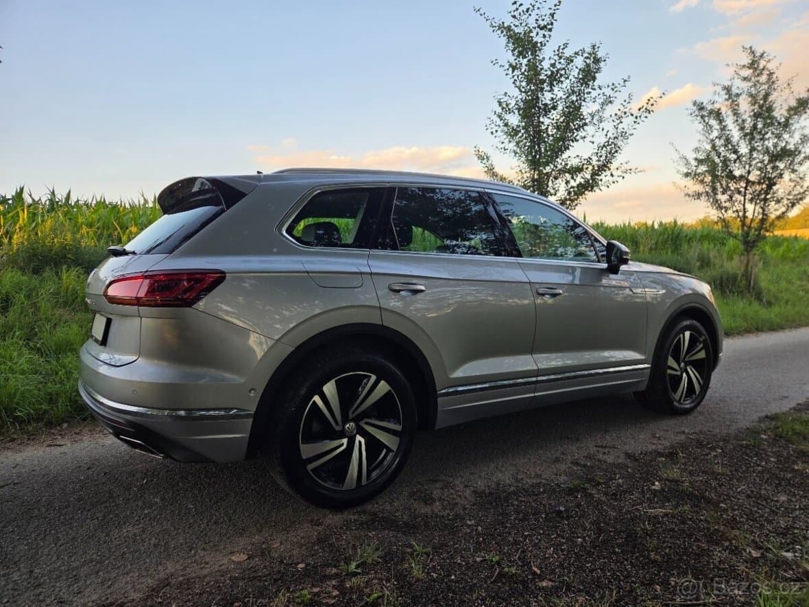 2018 Volkswagen TOUAREG - 9
