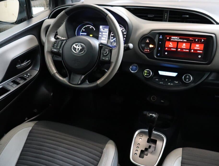 2020 Toyota YARIS - 17