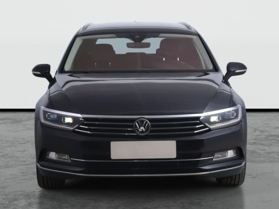 2018 Volkswagen PASSAT - 2