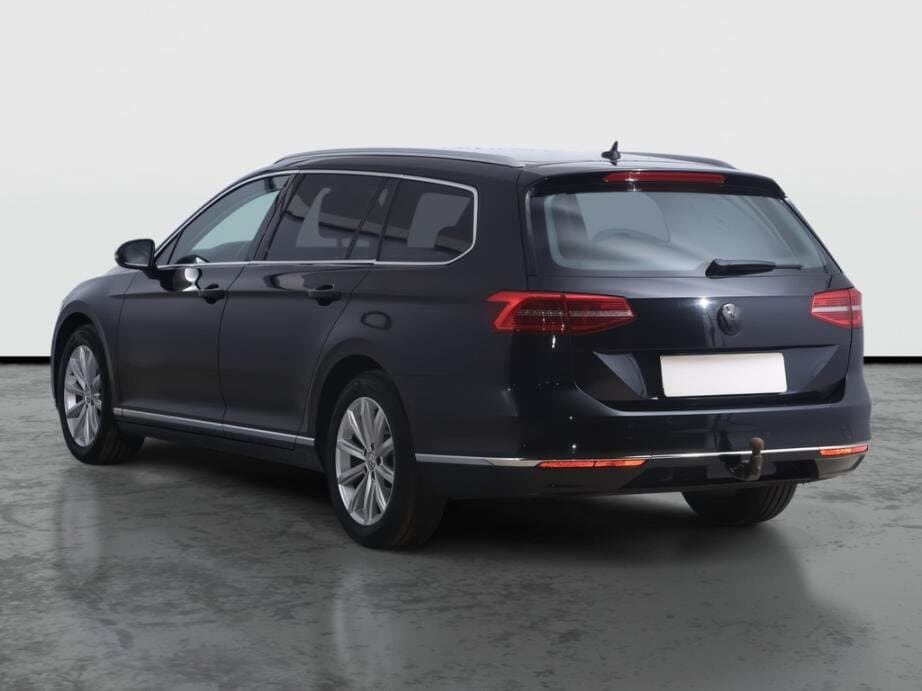 2018 Volkswagen PASSAT - 5