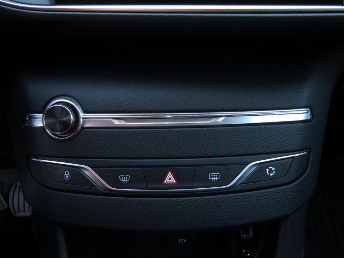 2016 Peugeot 308 - 17