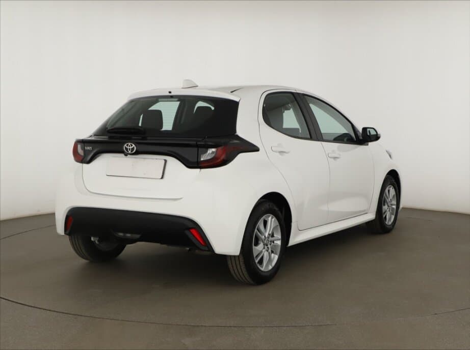 2025 Toyota YARIS - 7
