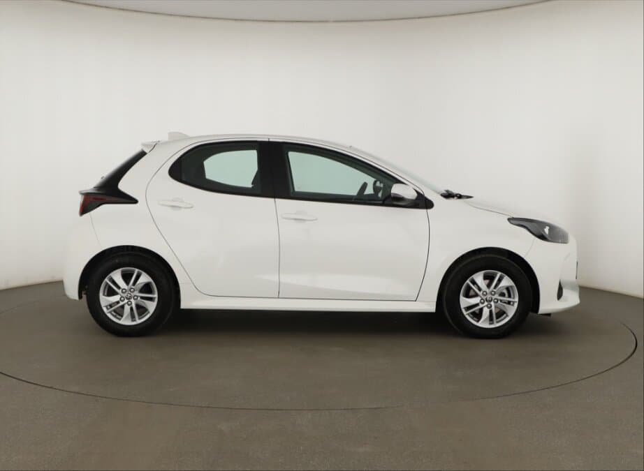2025 Toyota YARIS - 8