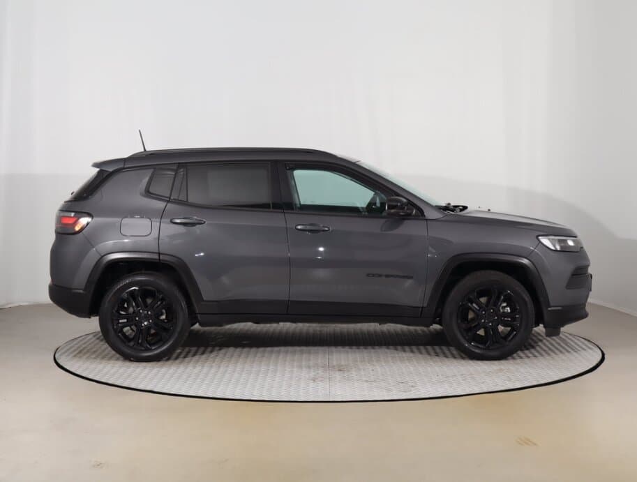2023 Jeep COMPASS - 8