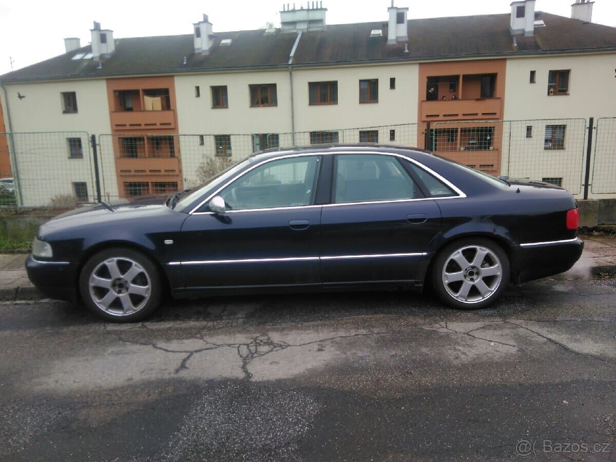 2000 Audi S8