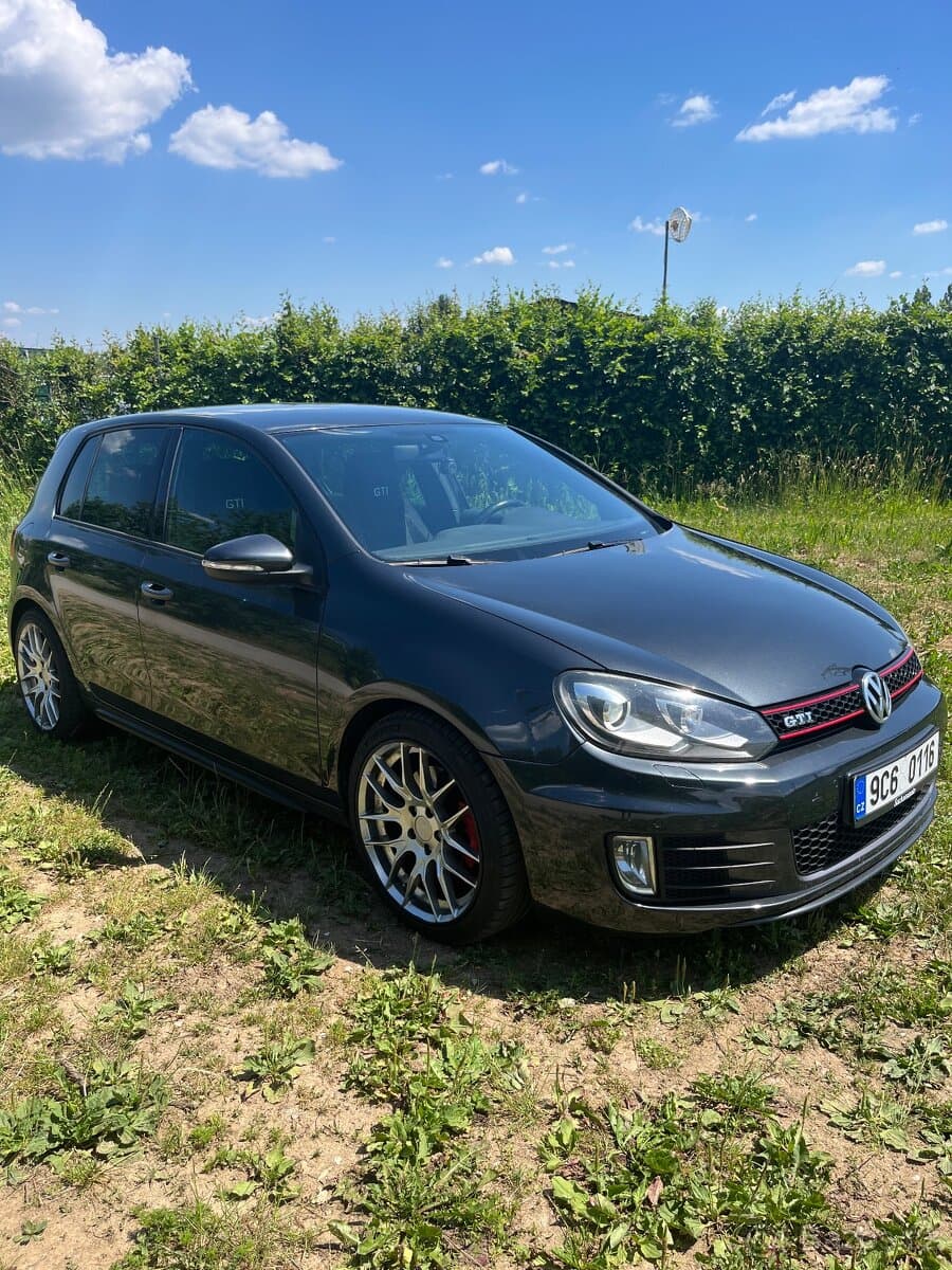 2010 Volkswagen GOLF
