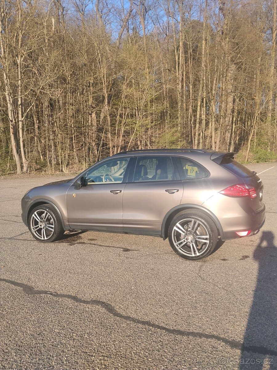 2013 Porsche CAYENNE