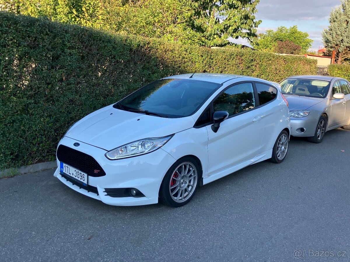 2015 Ford FIESTA