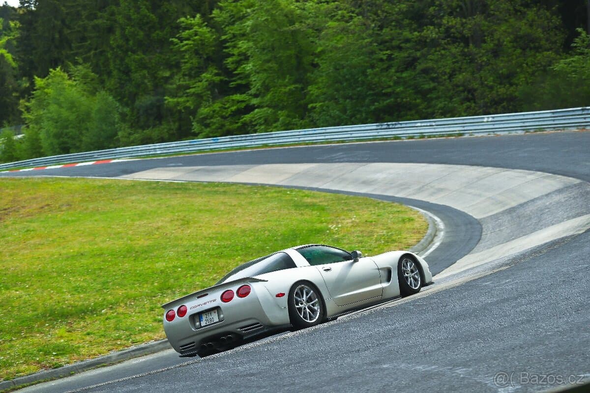 2004 Chevrolet CORVETTE