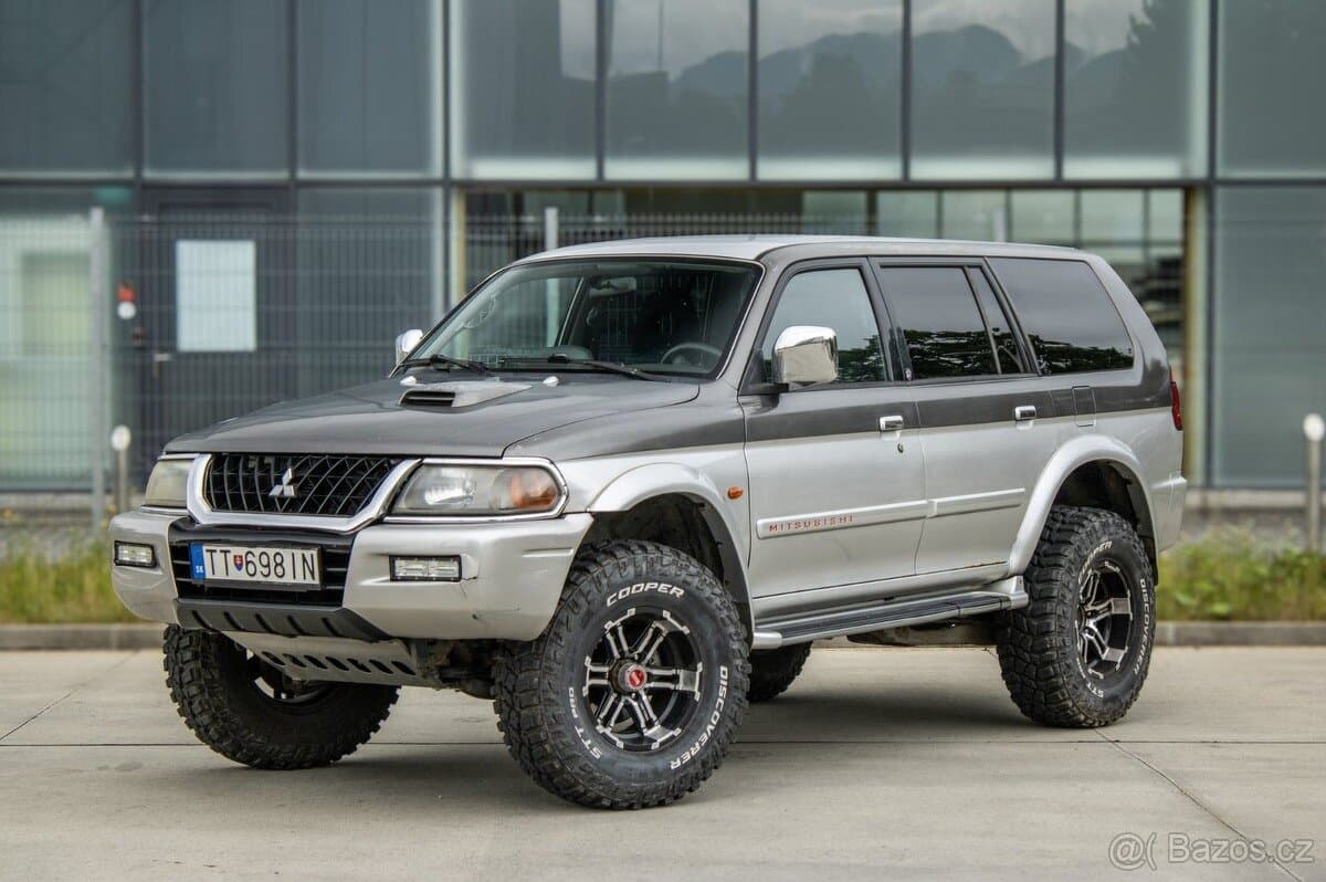 2005 Mitsubishi PAJERO