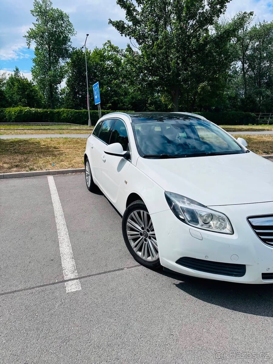 2013 Opel INSIGNIA