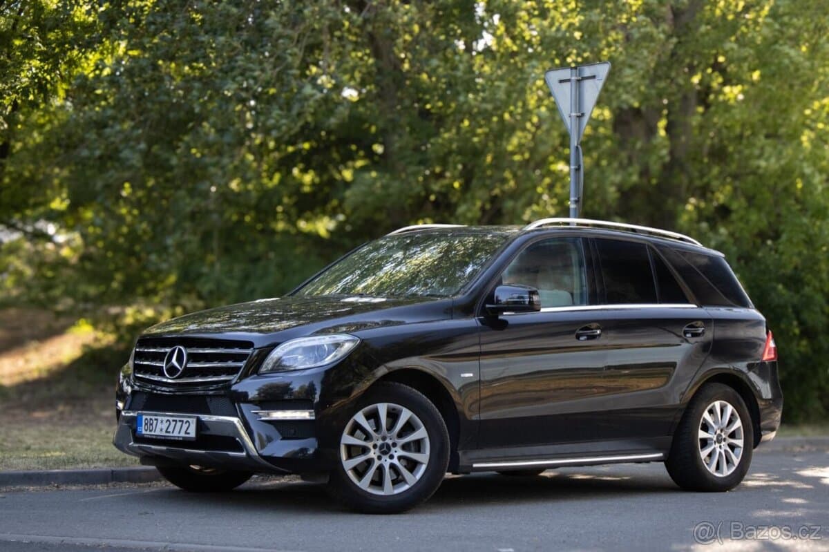 Mercedes-Benz M-CLASS
