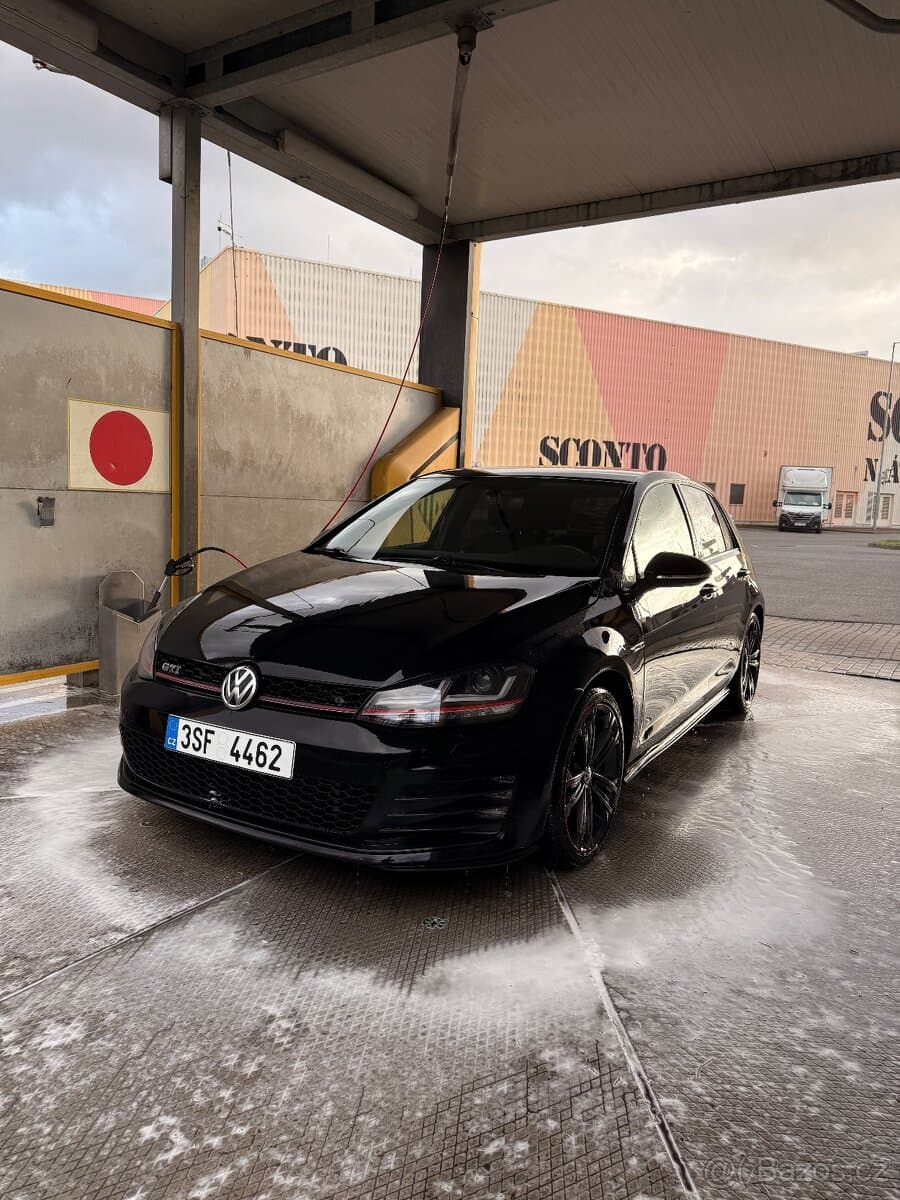 2016 Volkswagen GOLF