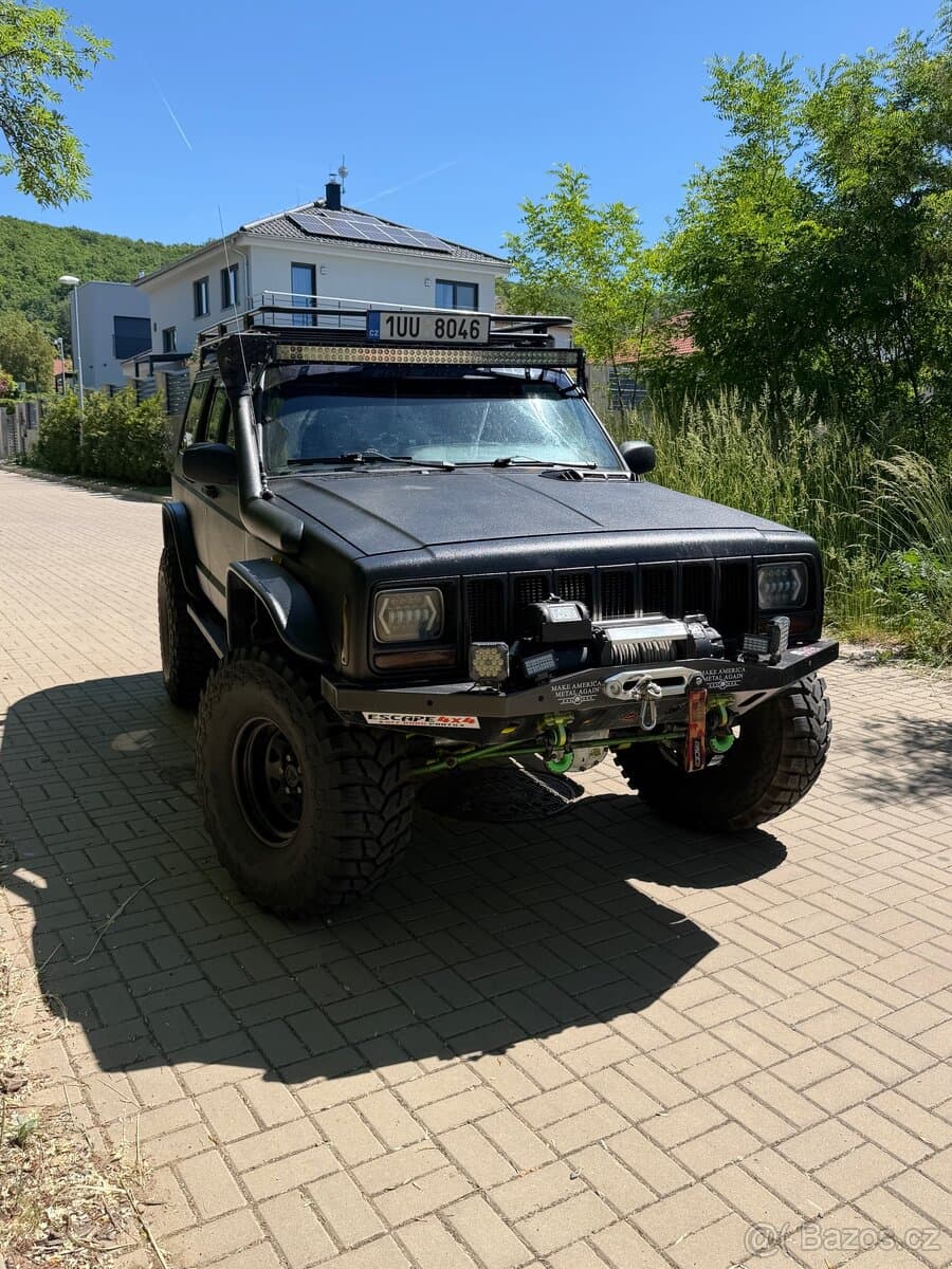 Jeep CHEROKEE