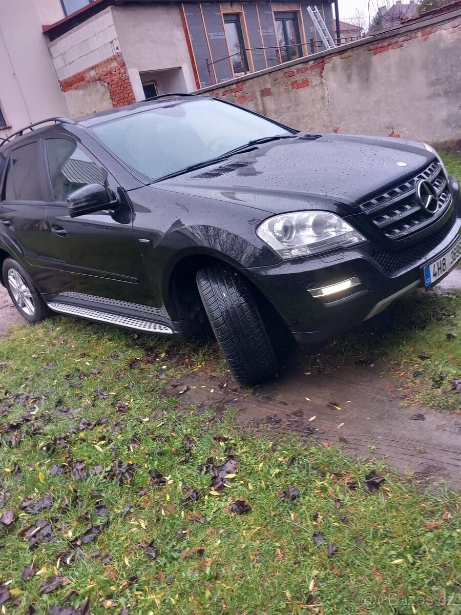 2011 Mercedes-Benz M-CLASS