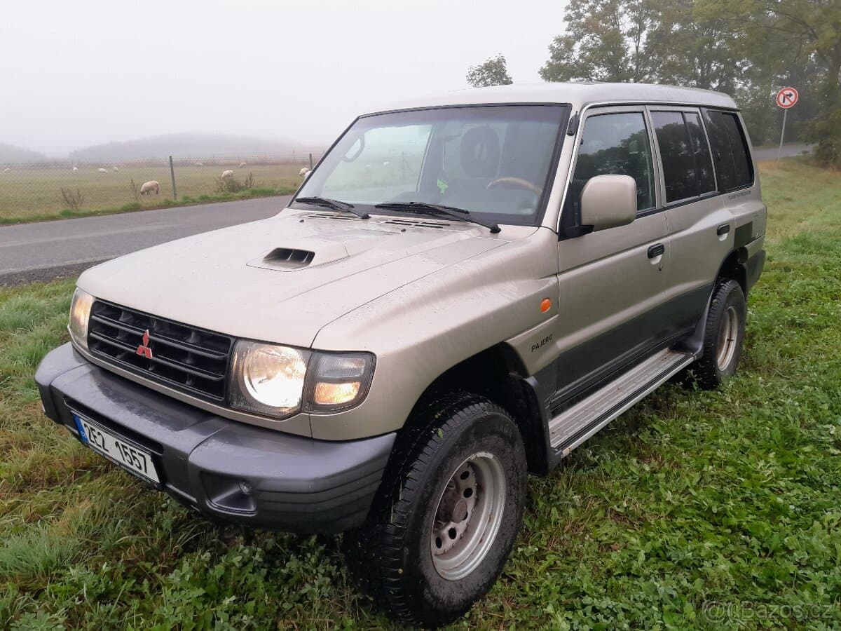 2004 Mitsubishi PAJERO