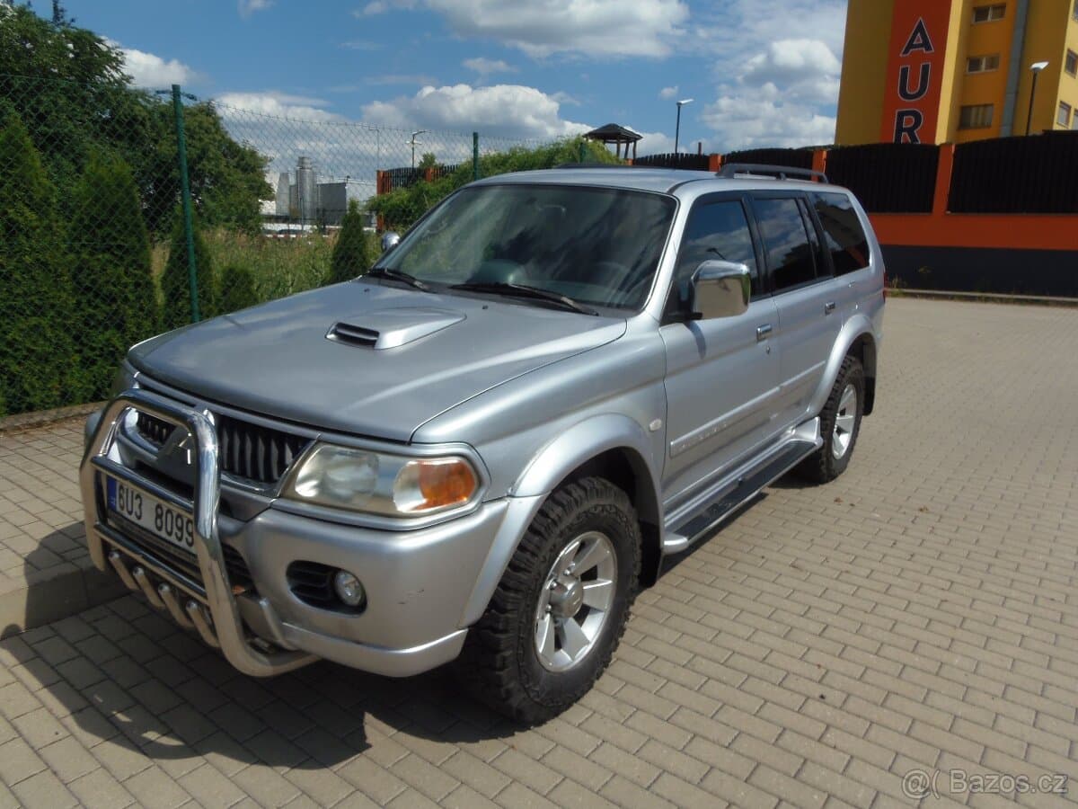 Mitsubishi PAJERO