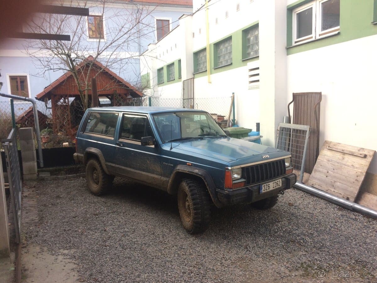 Jeep CHEROKEE