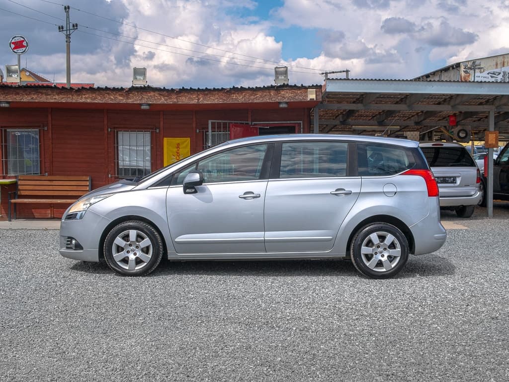 2012 Peugeot 5008