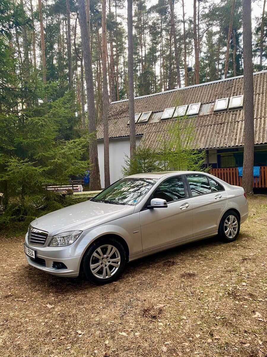 2010 Mercedes-Benz OSTATNÍ