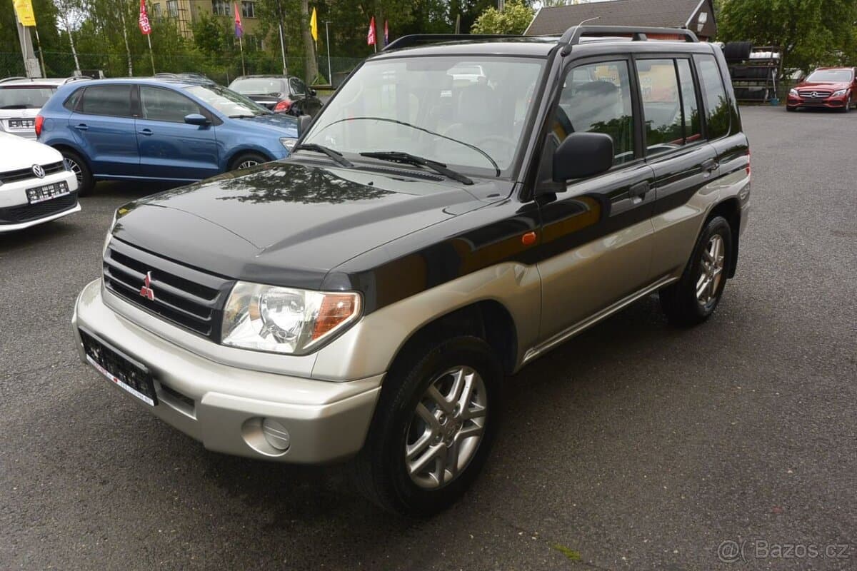 2004 Mitsubishi PAJERO