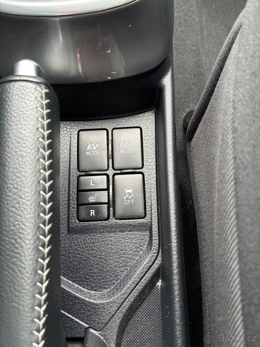 2016 Toyota YARIS - 10