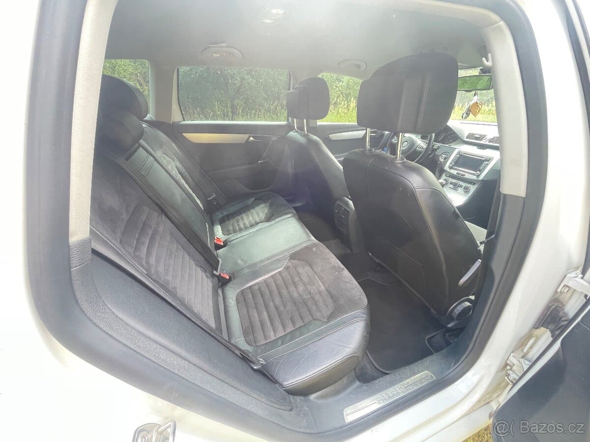 2012 Volkswagen PASSAT - 10