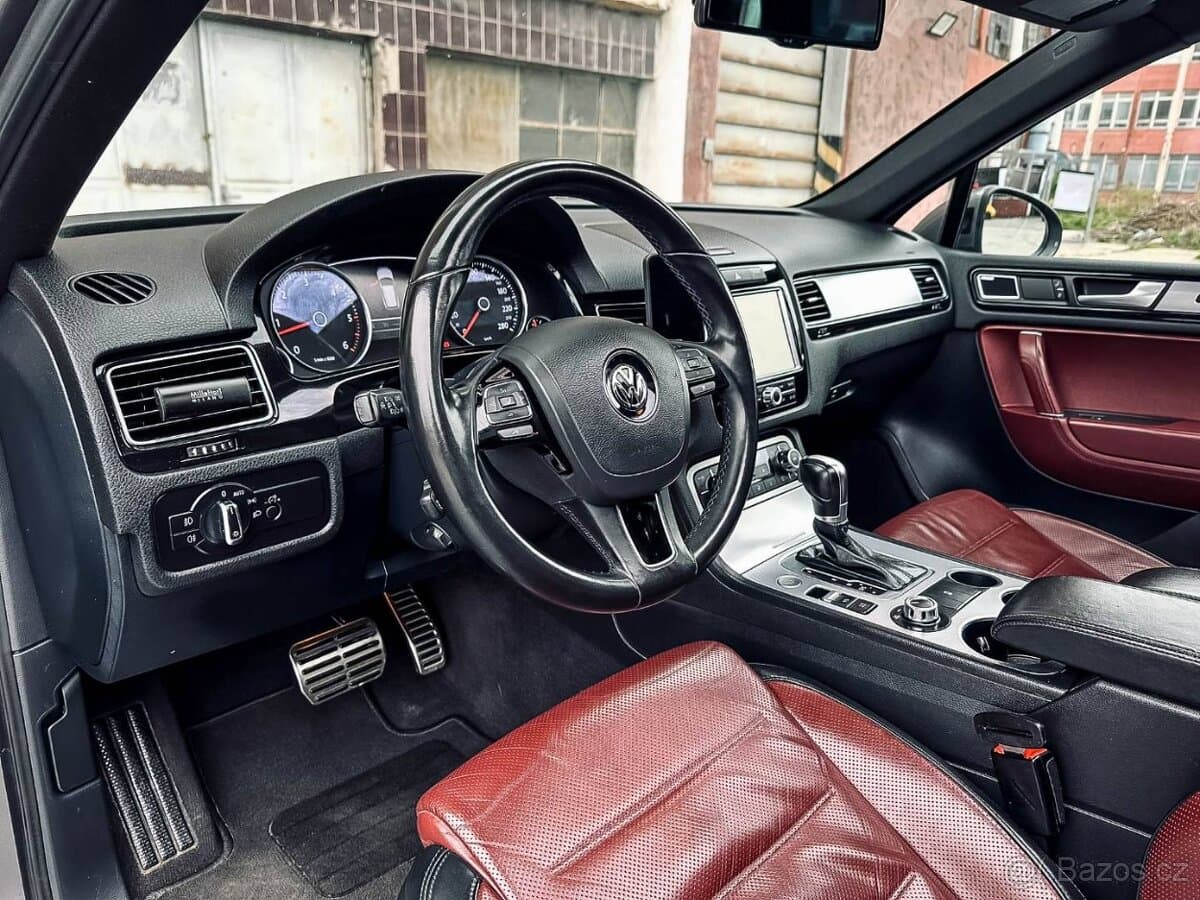 2012 Volkswagen TOUAREG - 10