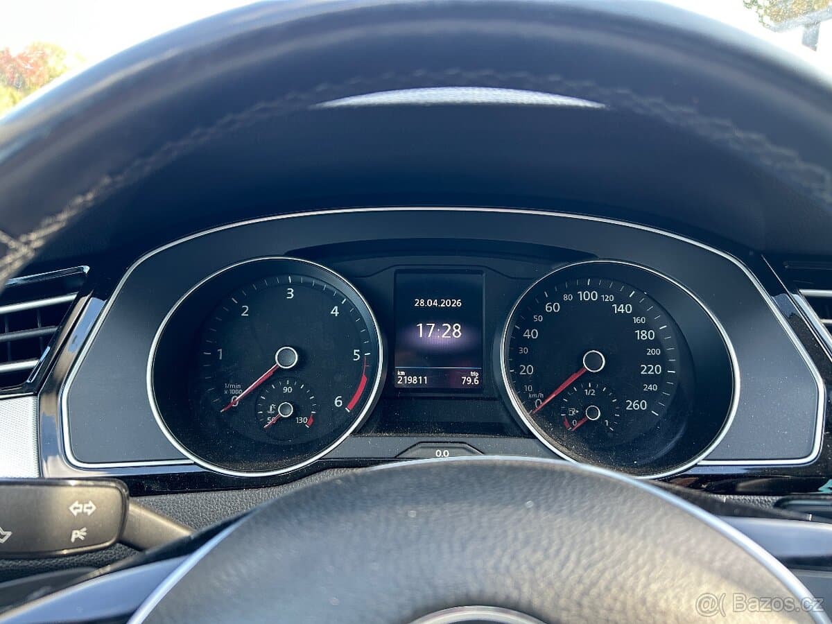 2017 Volkswagen PASSAT - 10