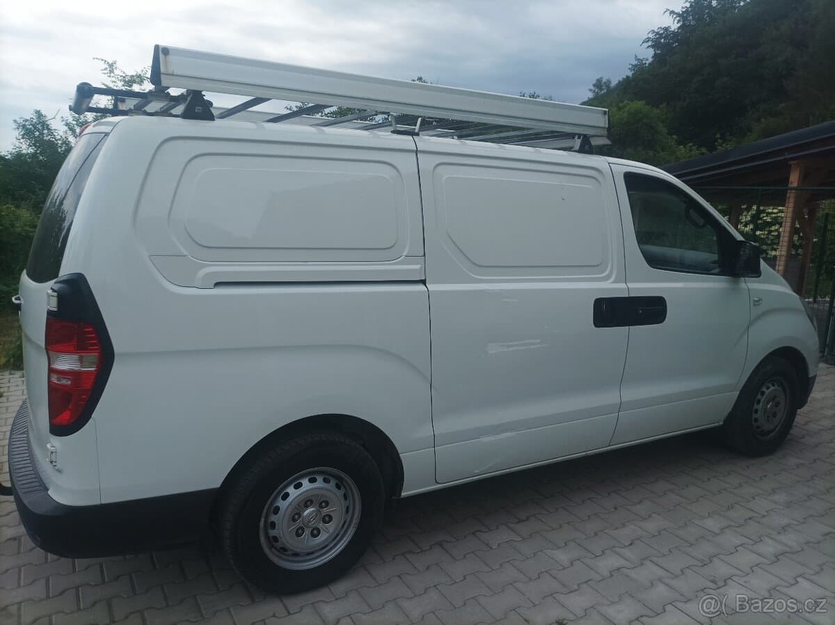 2010 Hyundai H-1 - 10