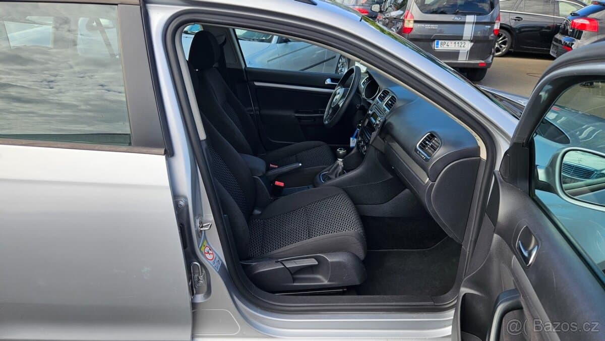 2011 Volkswagen GOLF - 10