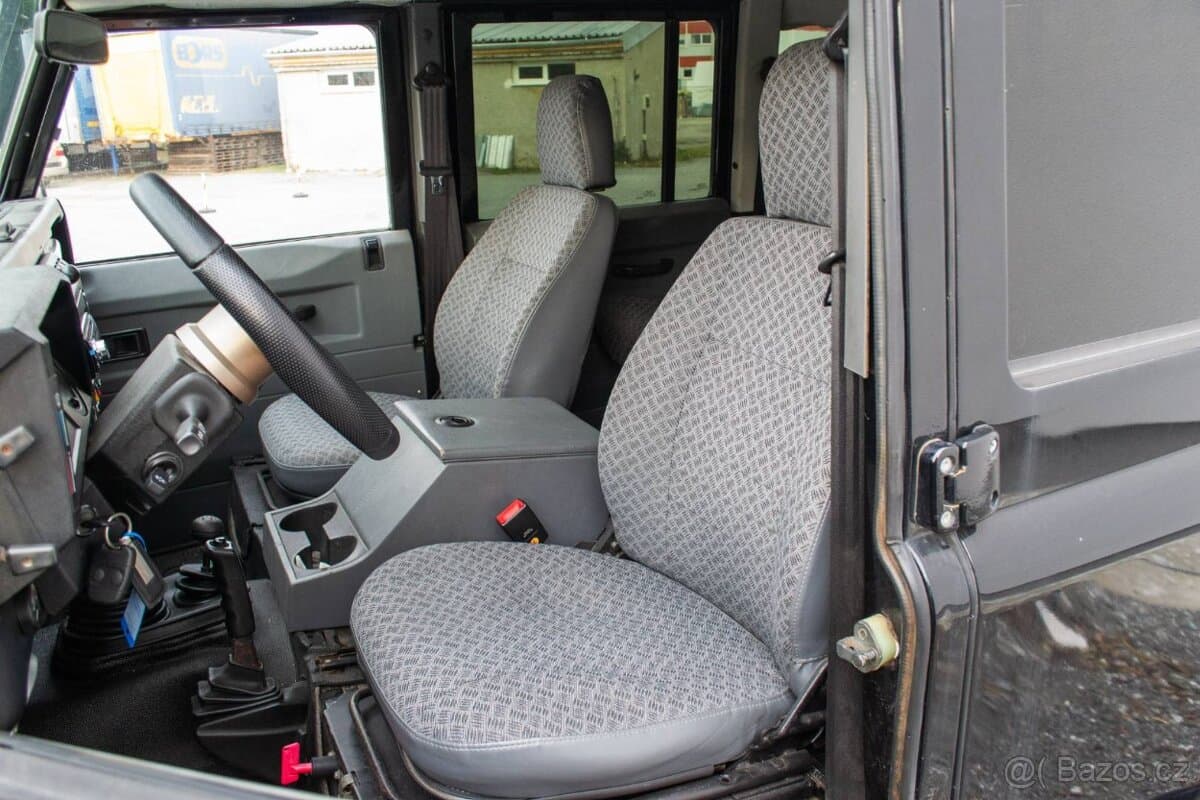 2002 Land Rover DEFENDER - 10