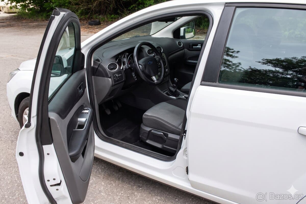 2010 Ford FOCUS - 10