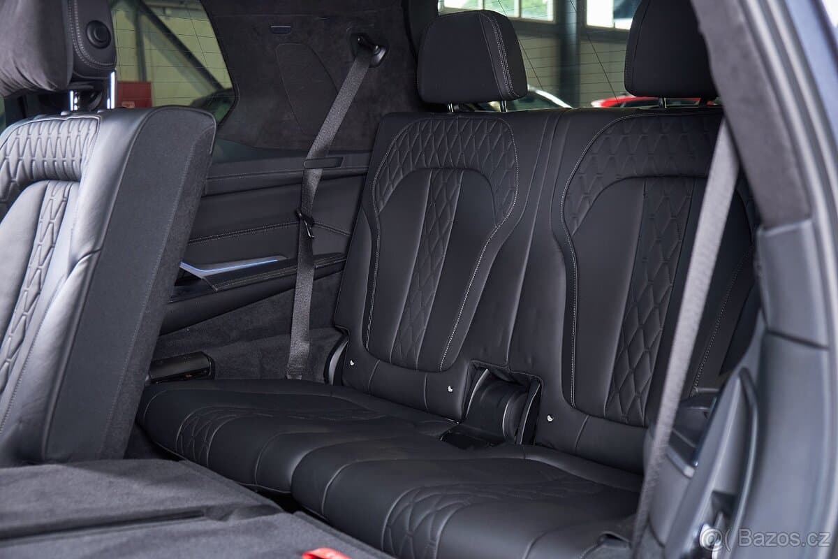 2021 BMW X7 - 10