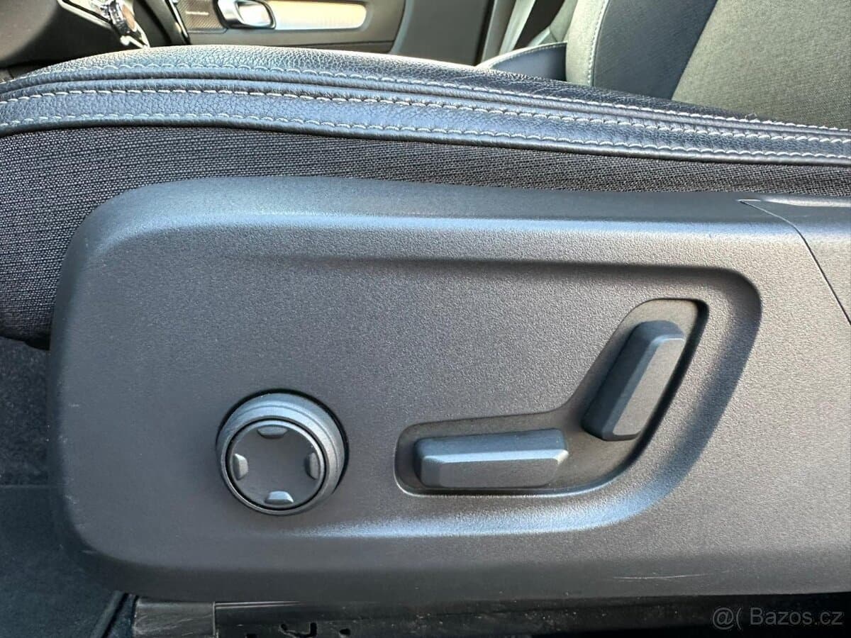 2019 Volvo XC40 - 10