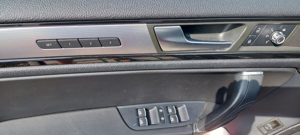 2012 Volkswagen TOUAREG - 10
