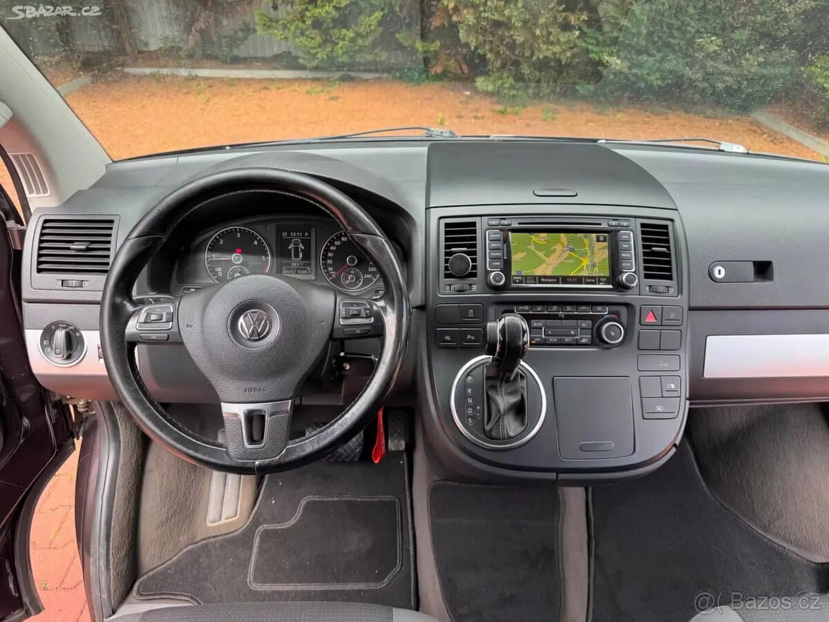 2011 Volkswagen MULTIVAN - 10